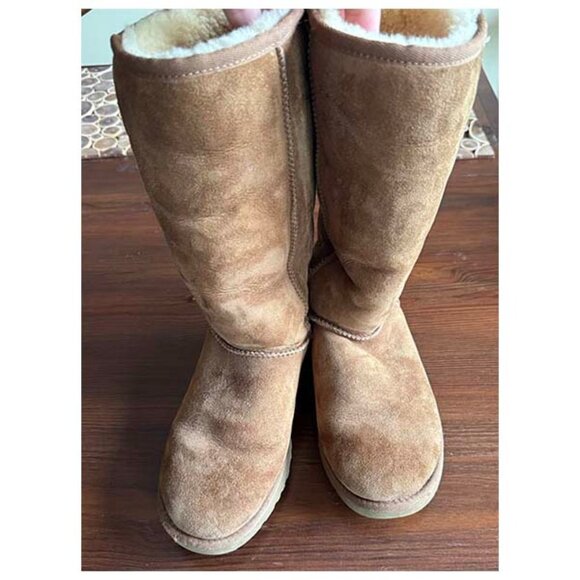 Women's Size 7 Classic Tall Ugg Boots - Barely Worn - Picture 1 of 4